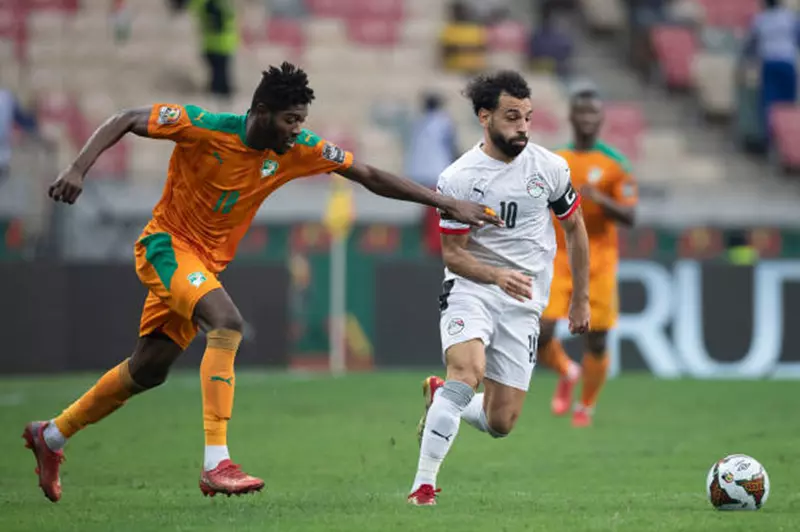 "الفراعنة" الأكبر و"الأفيال" بمزيج الخبرة والشباب.. معدلات أعمار مصر وكوت ديفوار قبل قمة أفريقيا 